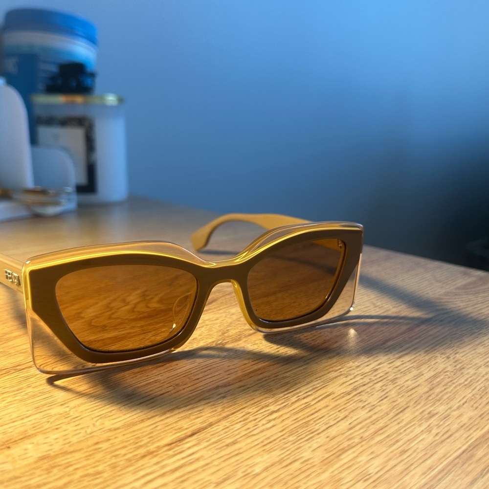 FENDI/ NEW COLLECTION BEIGE SUNGLASSES